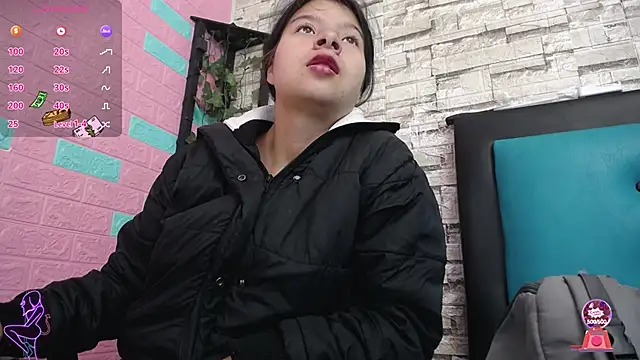 Snapshot of maily_can chatting on 11/15/25, 12:20 maily can online show from 11/15/25, 12:20