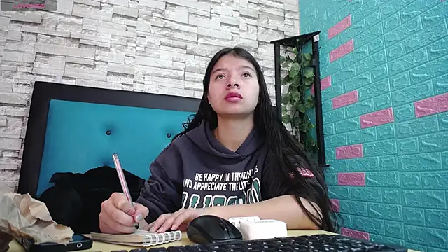 Snapshot of maily_can chatting on 09/26/25, 12:45 maily can online show from 09/26/25, 12:45