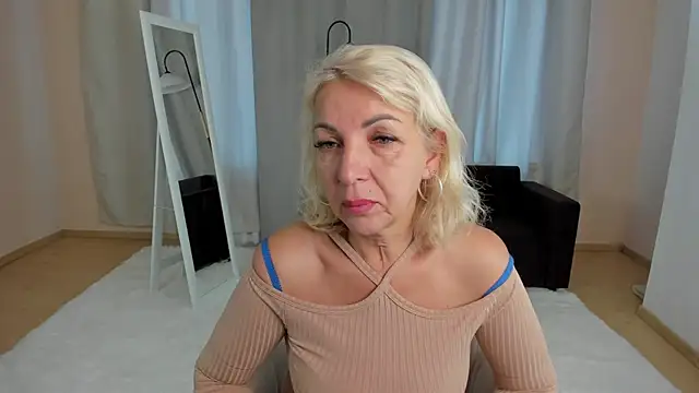 LiliaMoons online show from 10/15/25, 10:01