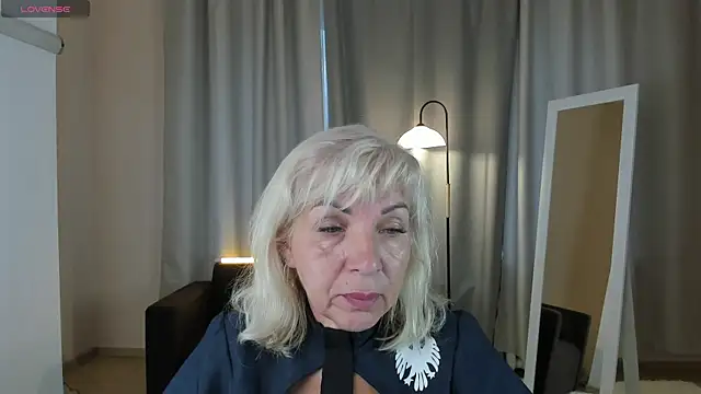 LiliaMoons online show from 09/25/25, 11:16