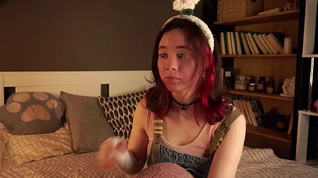 Snapshot of AlbertaClack chatting on 11/05/25, 11:13 AlbertaClack online show from 11/05/25, 11:13