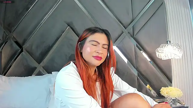 CoraimaSahin online show from 12/17/25, 04:28