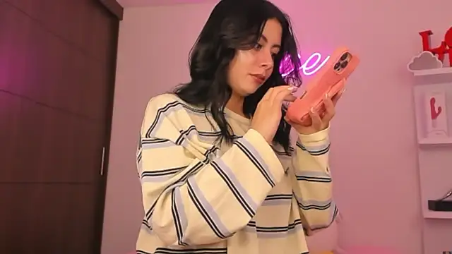 zoecams1 online show from 04/14/26, 07:08