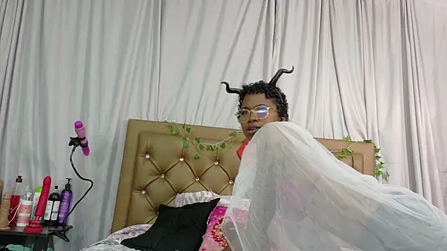 Snapshot of didoelizabeth chatting on 12/16/25, 01:26 didoelizabeth online show from 12/16/25, 01:26