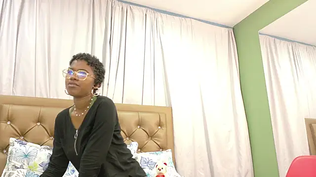 Snapshot of didoelizabeth chatting on 11/06/25, 12:42 didoelizabeth online show from 11/06/25, 12:42