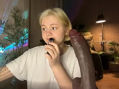 MoonIvy  online show from 03/22/26, 07:48