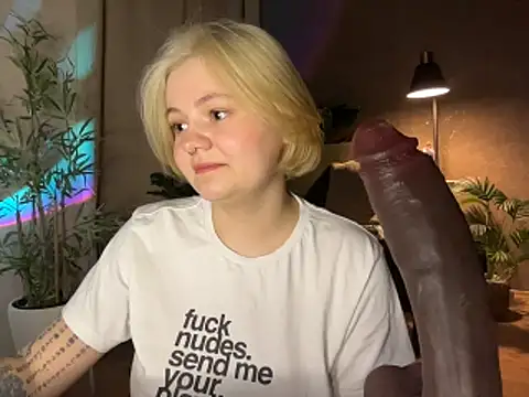 MoonIvy  online show from 03/21/26, 07:51