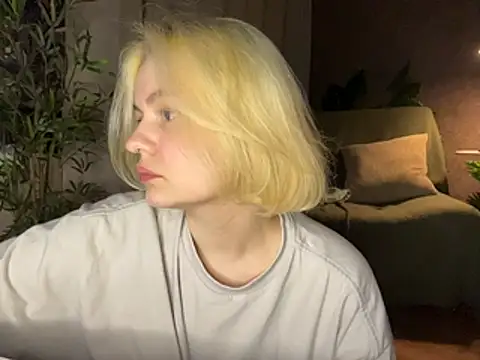 Snapshot of MoonIvy_ chatting on 06/08/26, 07:36 MoonIvy online show from 06/08/26, 07:36