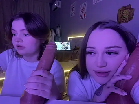 MoonIvy  online show from 11/30/25, 06:19