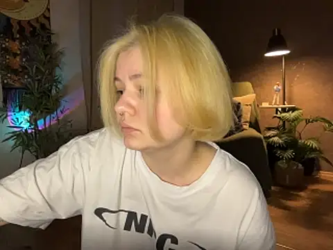 MoonIvy  online show from 03/28/26, 06:31