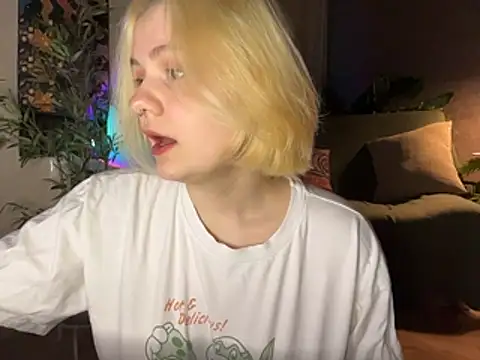 MoonIvy  online show from 04/30/26, 06:48