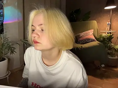 MoonIvy  online show from 04/17/26, 07:06