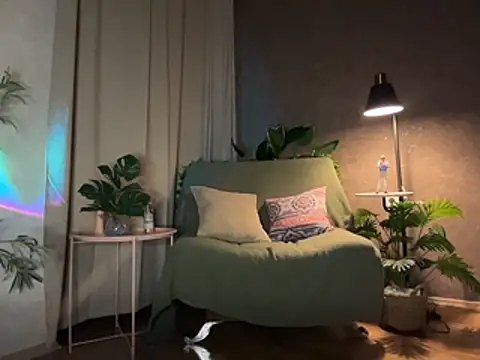 MoonIvy  online show from 05/04/26, 05:05