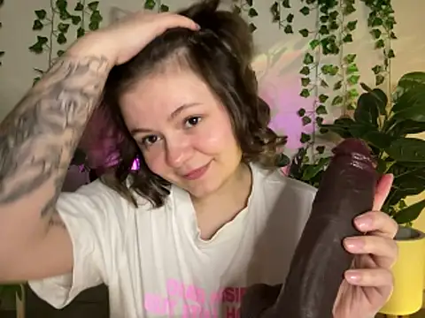 MoonIvy  online show from 02/05/26, 06:37