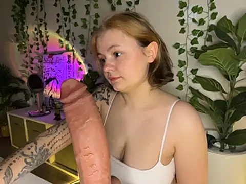 MoonIvy  online show from 02/15/26, 07:02