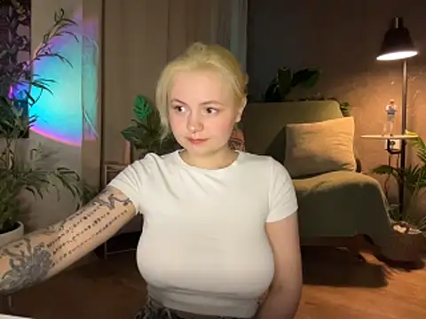 MoonIvy  online show from 05/08/26, 07:17