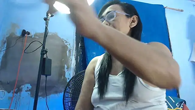 maggi hotsson online show from 10/11/25, 01:06