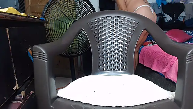 Snapshot of maggi_hotsson chatting on 06/19/26, 03:34 maggi hotsson online show from 06/19/26, 03:34