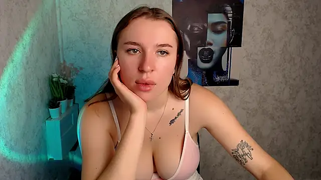 JuliaTopp  online show from 10/22/25, 06:13