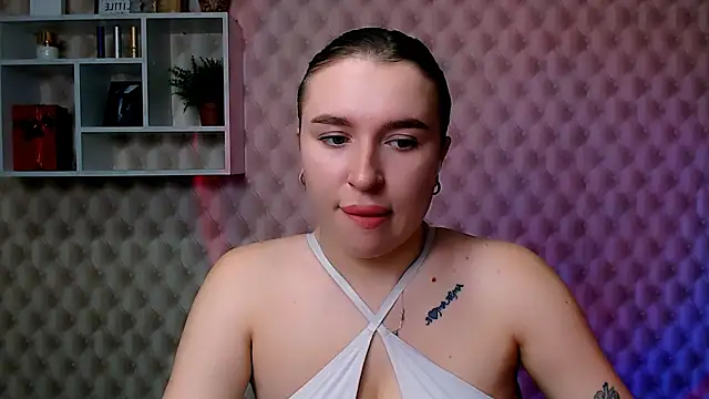 JuliaTopp  online show from 12/05/25, 08:46