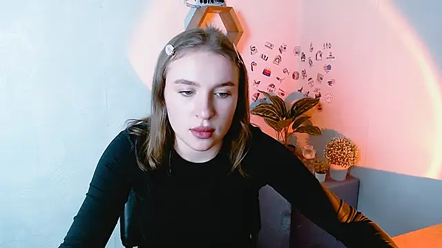 Snapshot of JuliaTopp_ chatting on 09/18/25, 12:30 JuliaTopp online show from 09/18/25, 12:30