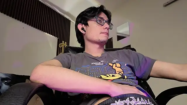 Snapshot of davoxer chatting on 06/20/26, 03:44 davoxer online show from 06/20/26, 03:44