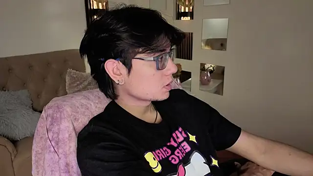 Snapshot of davoxer chatting on 06/19/26, 03:23 davoxer online show from 06/19/26, 03:23