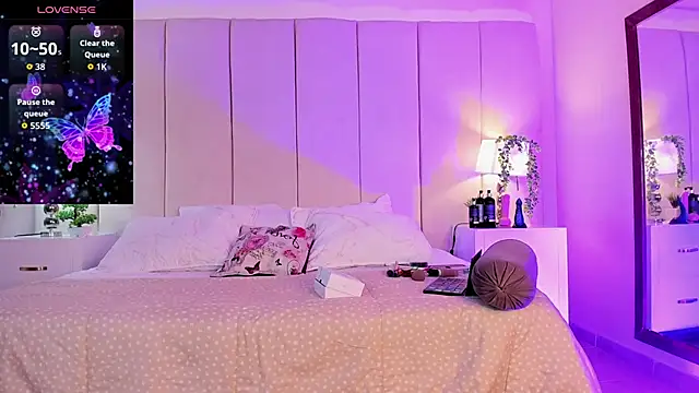 mia rousse25 online show from 11/12/25, 12:20