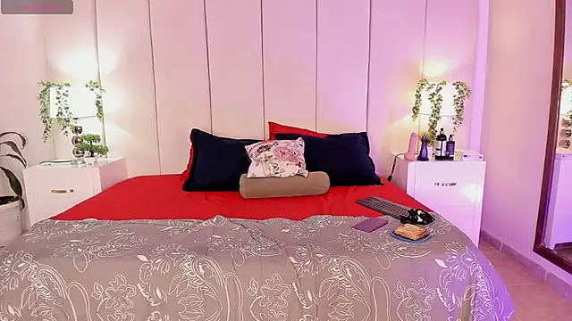 mia rousse25 online show from 10/23/25, 01:32