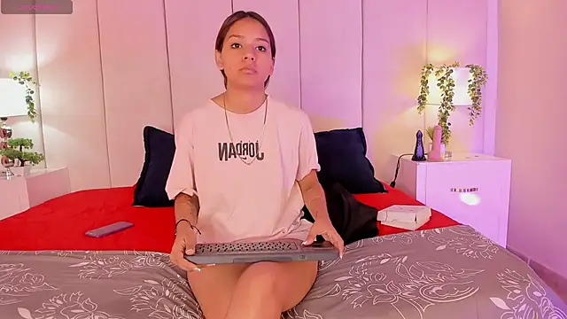 mia rousse25 online show from 10/22/25, 01:54