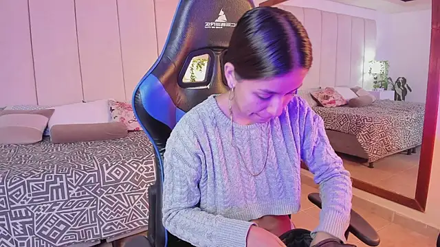 mia rousse25 online show from 12/15/25, 12:55