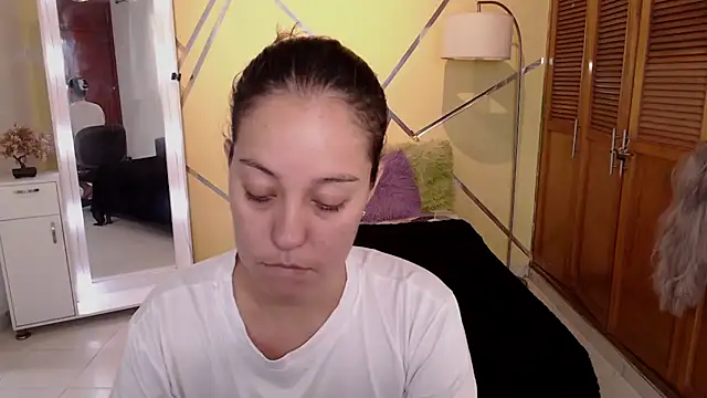 shirleyrojas online show from 12/15/25, 09:31