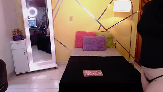 shirleyrojas online show from 12/01/25, 07:37