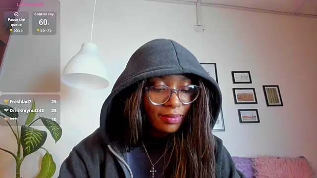 Coco joness online show from 10/11/25, 01:50