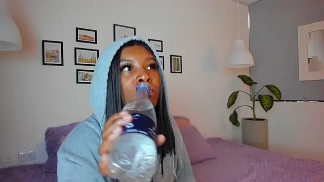 Coco joness online show from 12/04/25, 07:46