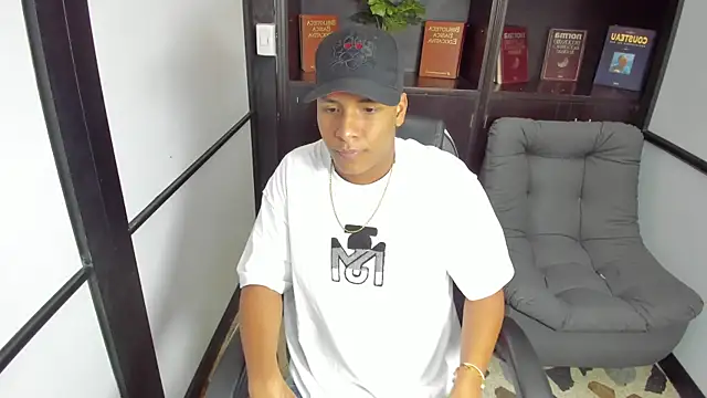 Snapshot of IsaacBlack_ chatting on 10/17/25, 04:38 IsaacBlack online show from 10/17/25, 04:38