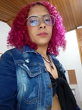 Snapshot of CATTALINAHOT chatting on 04/25/26, 04:59 CATTALINAHOT online show from 04/25/26, 04:59