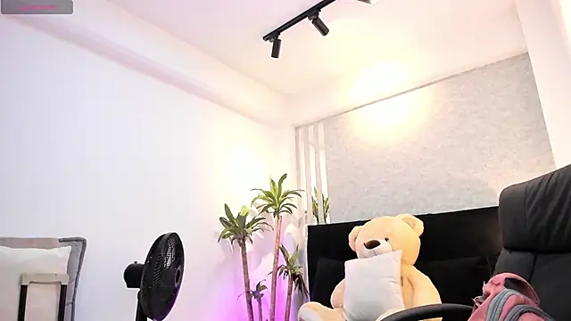 Snapshot of lily_cash1 chatting on 01/07/26, 02:22 lily cash1 online show from 01/07/26, 02:22