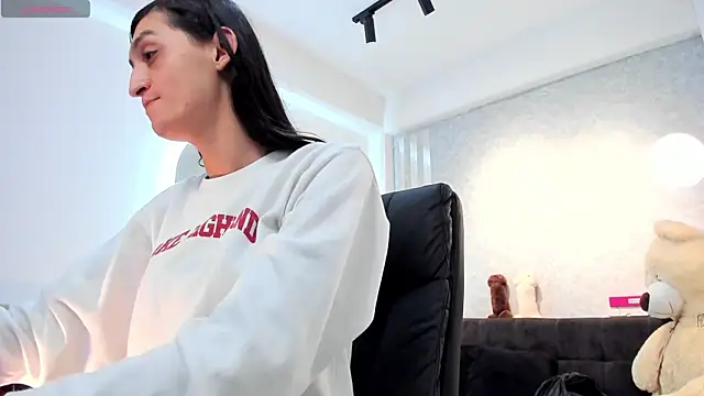 Snapshot of lily_cash1 chatting on 02/05/26, 12:56 lily cash1 online show from 02/05/26, 12:56