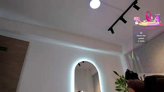 Snapshot of lily_cash1 chatting on 02/10/26, 01:10 lily cash1 online show from 02/10/26, 01:10