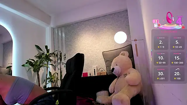 Snapshot of lily_cash1 chatting on 02/16/26, 12:59 lily cash1 online show from 02/16/26, 12:59