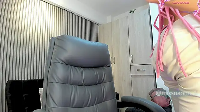 lily cash1 online show from 11/08/25, 07:39