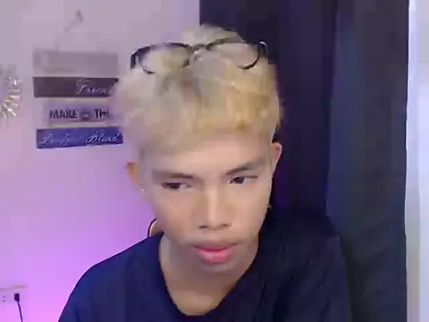 Snapshot of urcumjp chatting on 11/25/25, 04:13 urcumjp online show from 11/25/25, 04:13