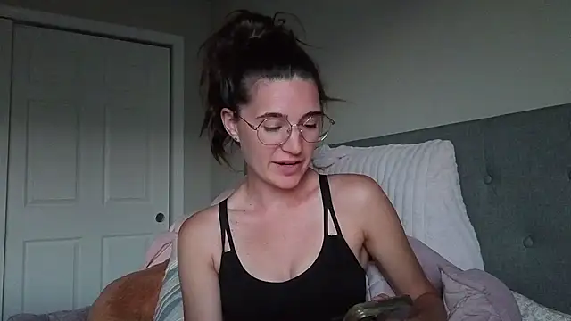 Snapshot of bambifarrina chatting on 06/07/26, 01:33 bambifarrina online show from 06/07/26, 01:33