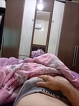 Gustavo198045 online show from 04/12/26, 11:13