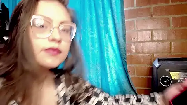 Laia  hadid online show from 02/12/26, 06:18