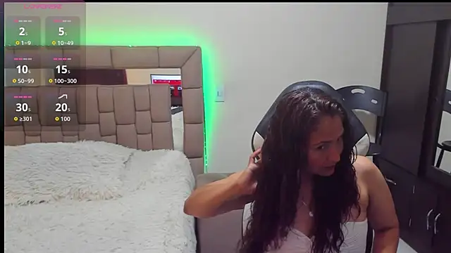 gabrielaponce11 online show from 10/21/25, 11:37