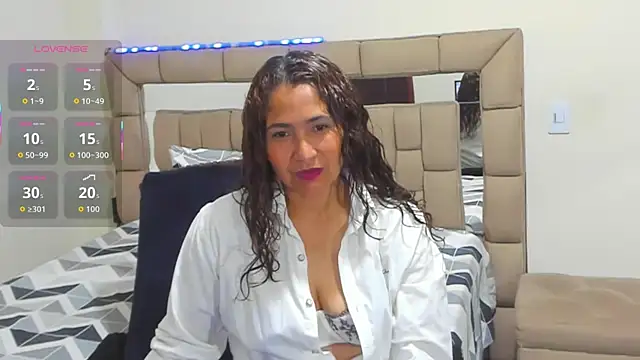 gabrielaponce11 online show from 11/21/25, 12:31