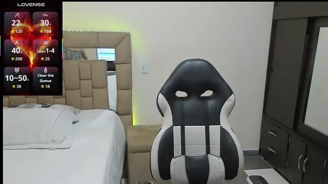 gabrielaponce11 online show from 09/15/25, 12:00