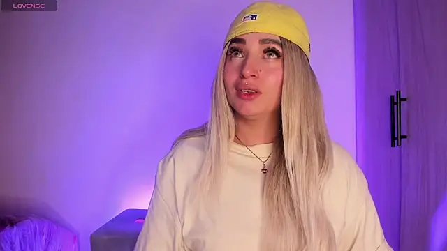 scarlett Collinss online show from 11/05/25, 05:32